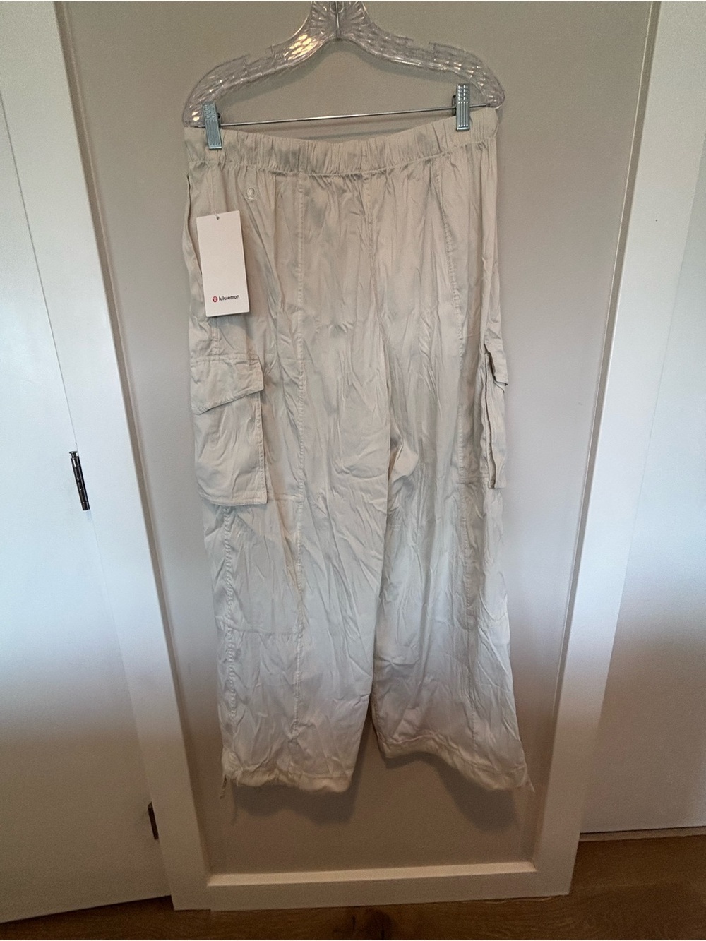 lululemon athletica Lightweight Adjustable MR Cargo Pants in Off-White - Picture 2 of 7